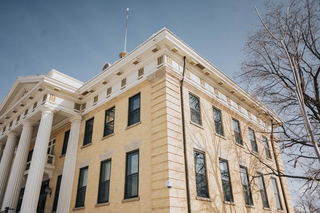 A courthouse with tall stone columns